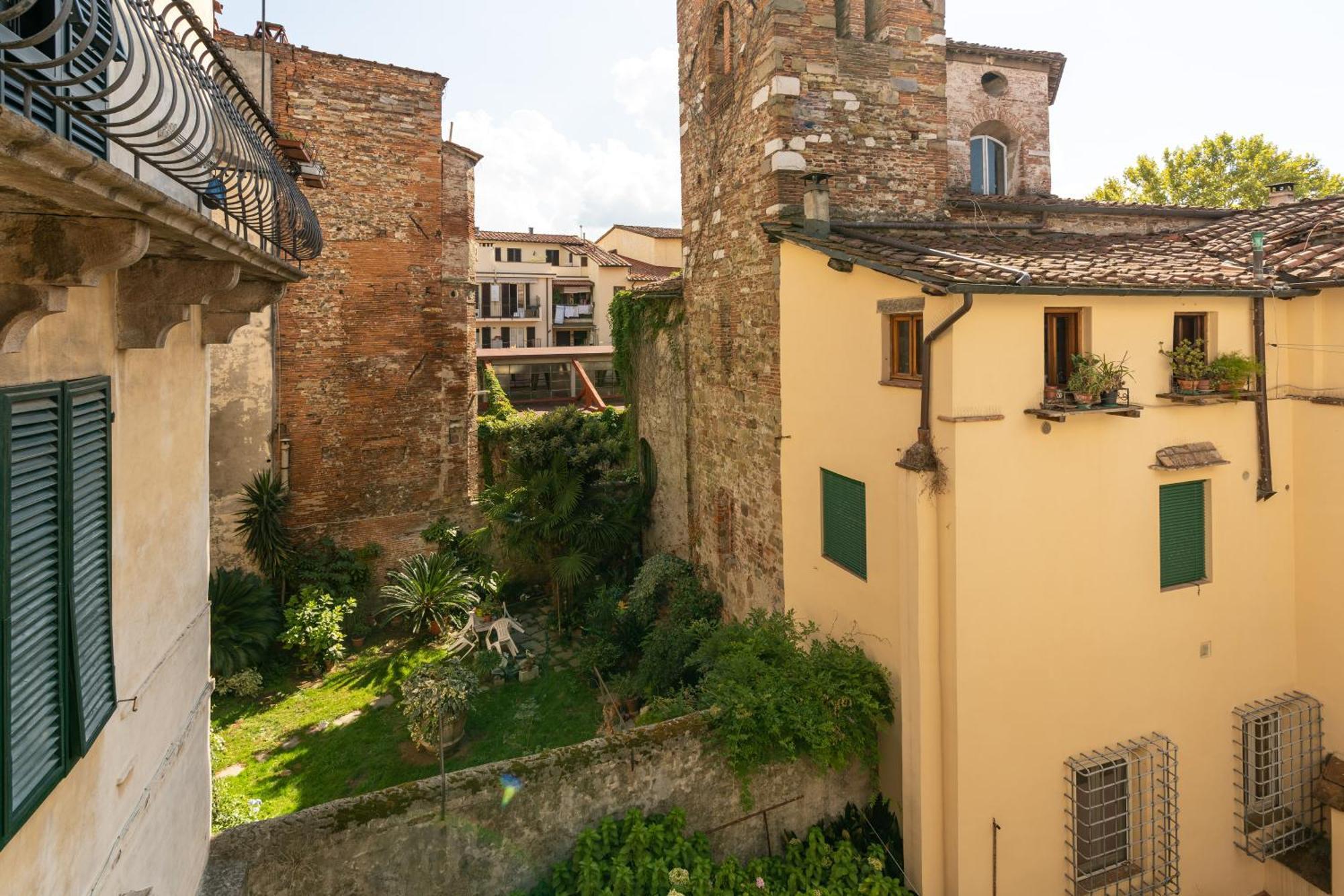 Historic Apt In The Center Of Lucca With Balcony Apartment Luaran gambar