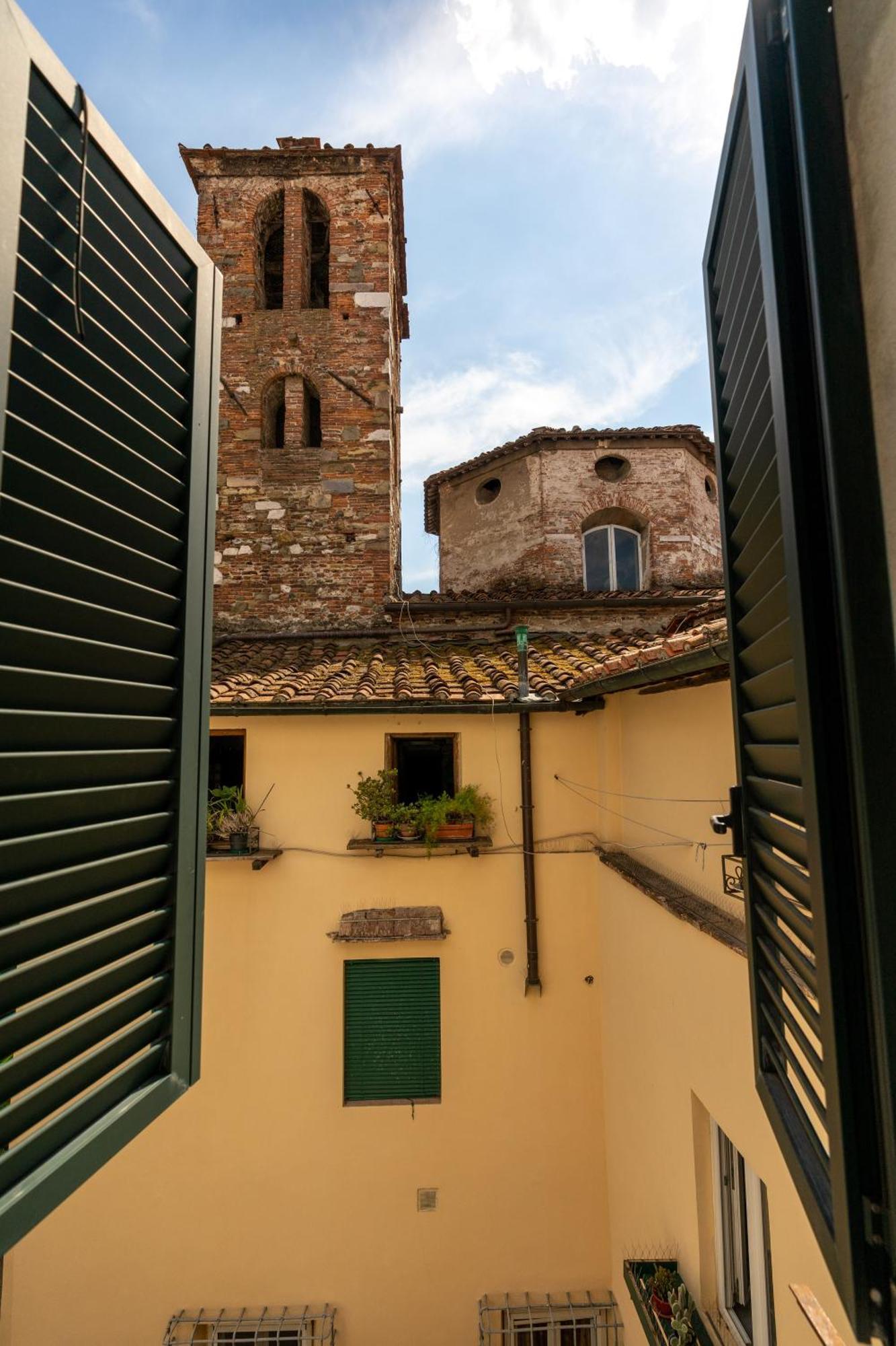Historic Apt In The Center Of Lucca With Balcony Apartment Luaran gambar