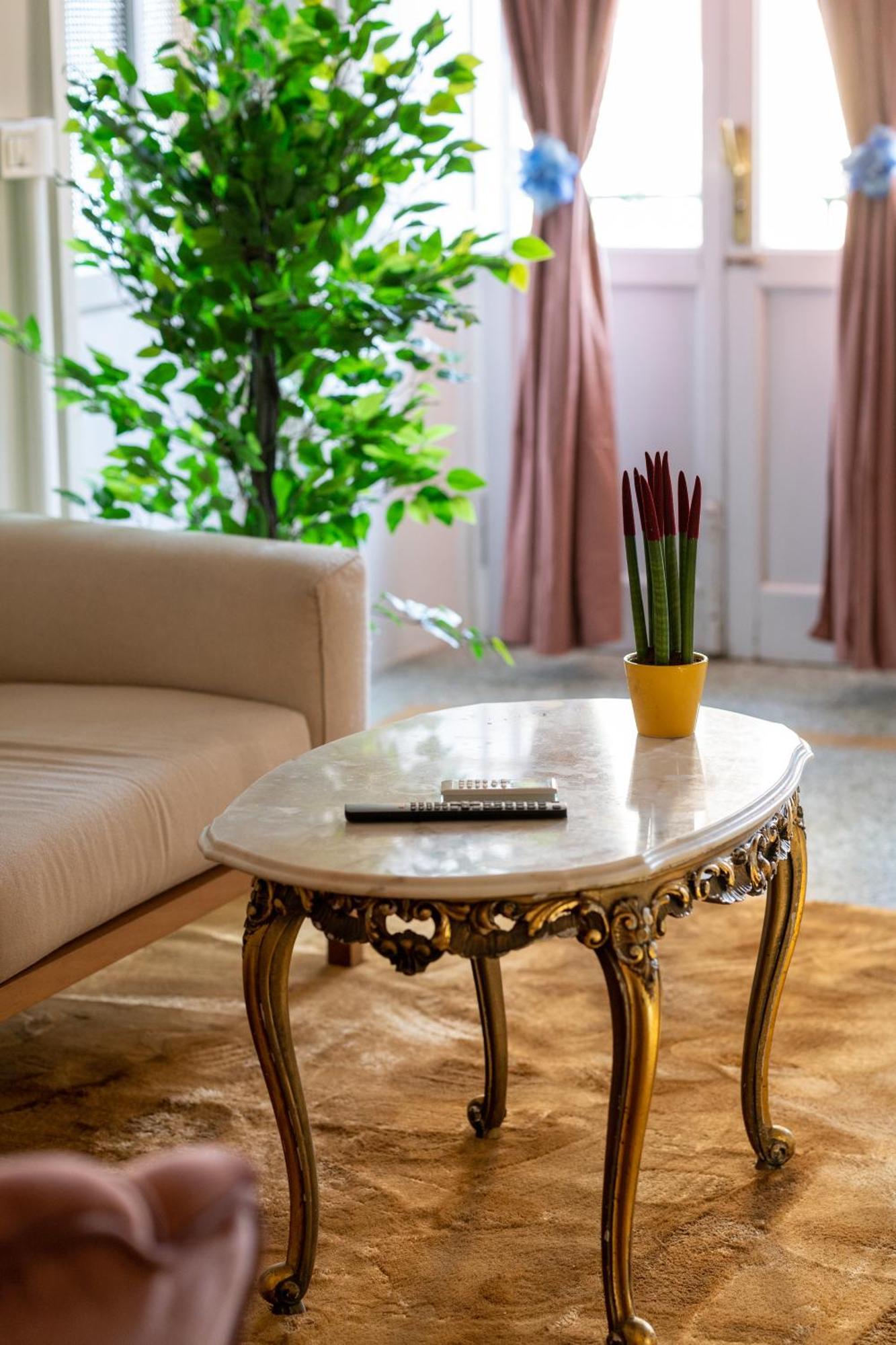 Historic Apt In The Center Of Lucca With Balcony Apartment Luaran gambar